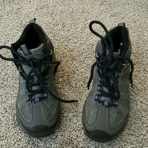 Swiss Gear boy shoes gray lace size 1